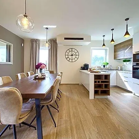 Moderana Comfortable מלון קרק