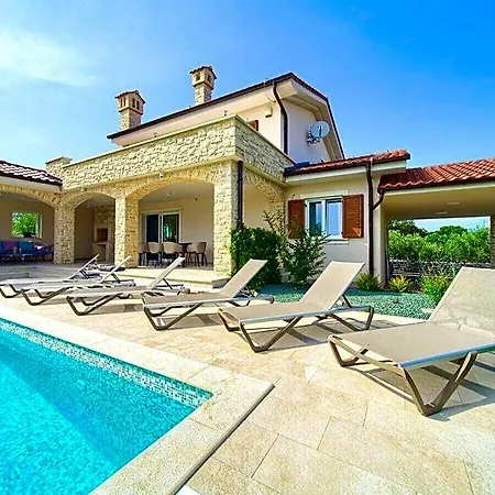 Moderana Comfortable 3* קרק