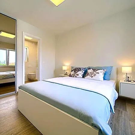 מלון Moderana Comfortable 3*
