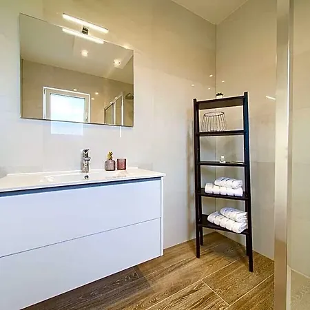 Moderana Comfortable מלון קרק