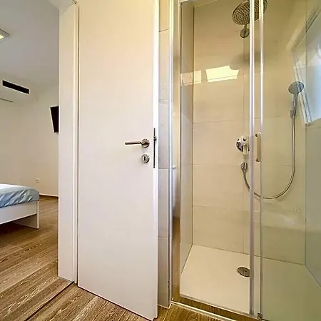 מלון Moderana Comfortable קרק